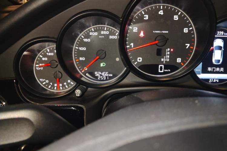 Used Porsche Panamera 2014 Panamera 3.0T Odometer Close Up