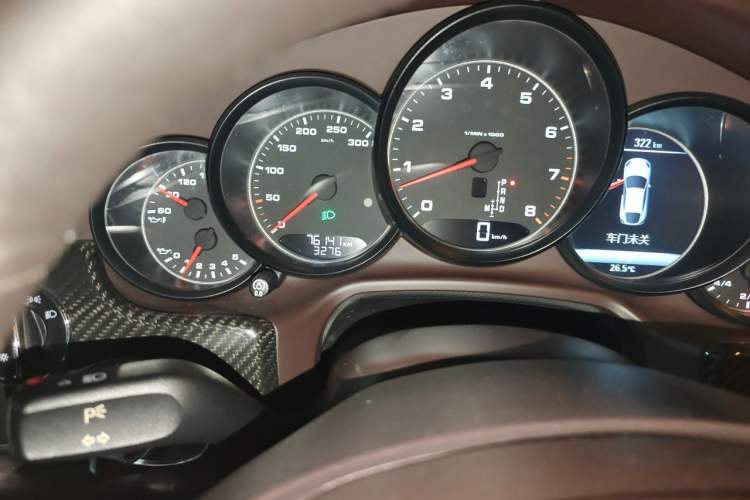 Used Porsche Panamera 2014 Panamera 3.0T Odometer Close Up