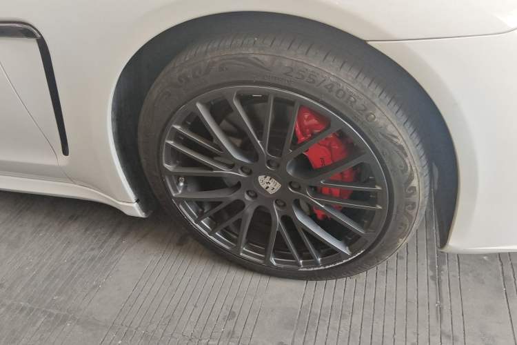 Used Porsche Panamera 2014 Panamera 4 3.0T Right Front Wheel Hub