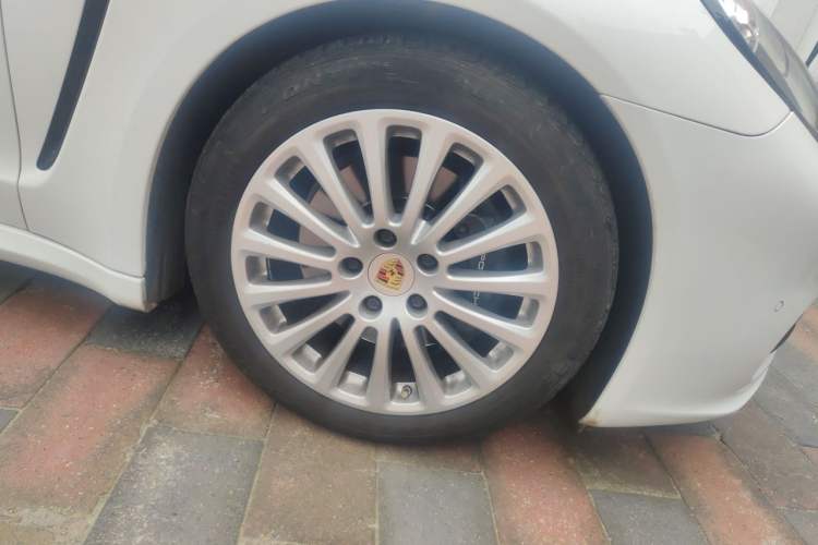 Used Porsche Panamera 2014 Panamera 3.0T Right Front Wheel Hub