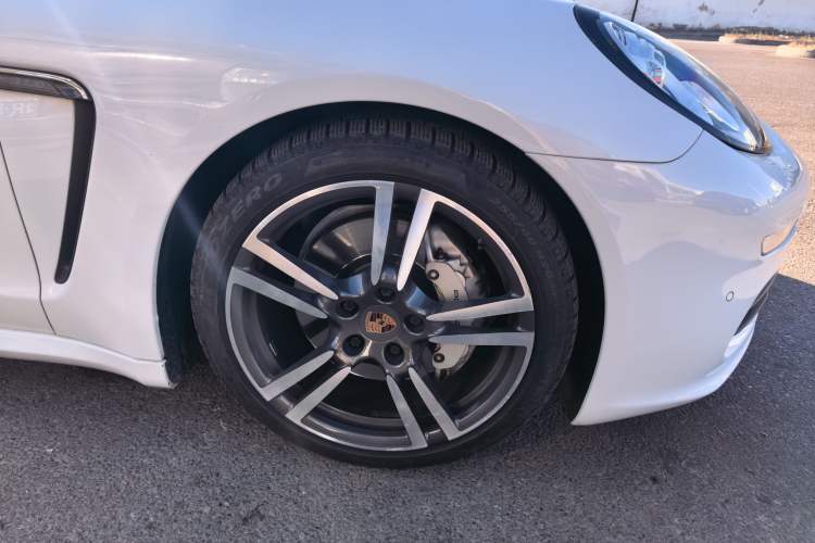 Used Porsche Panamera 2014 Panamera S Executive 3.0T Right Front Wheel Hub