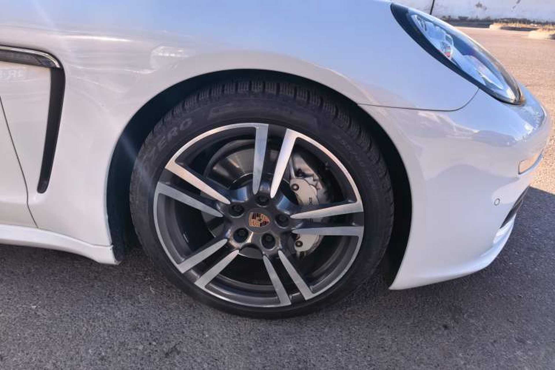 Used Porsche Panamera 2014 Panamera S Executive 3.0T Right Front Wheel Hub