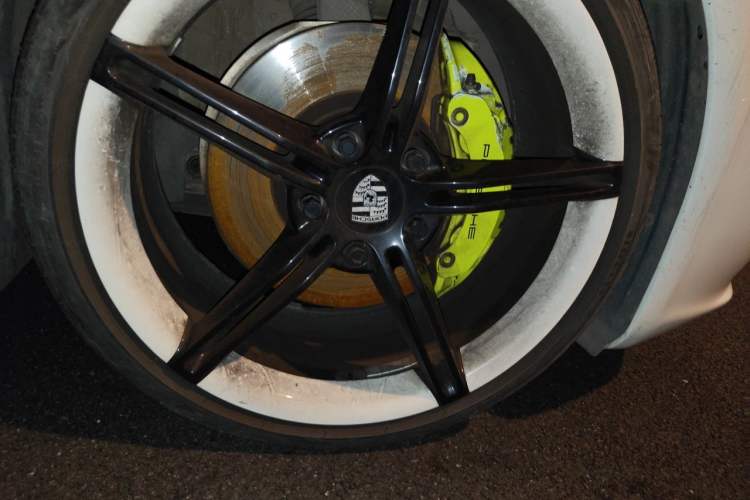Used Porsche Panamera 2014 Panamera 3.0T Right Front Wheel Hub