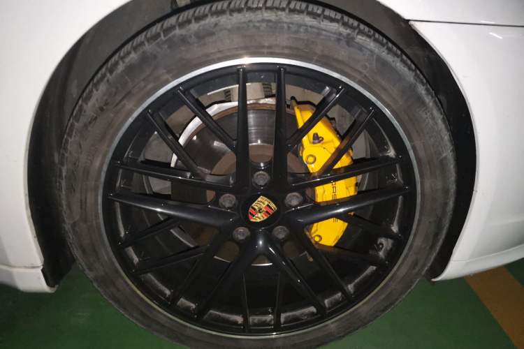 Used Porsche Panamera 2014 Panamera 4 3.0T Right Front Wheel Hub