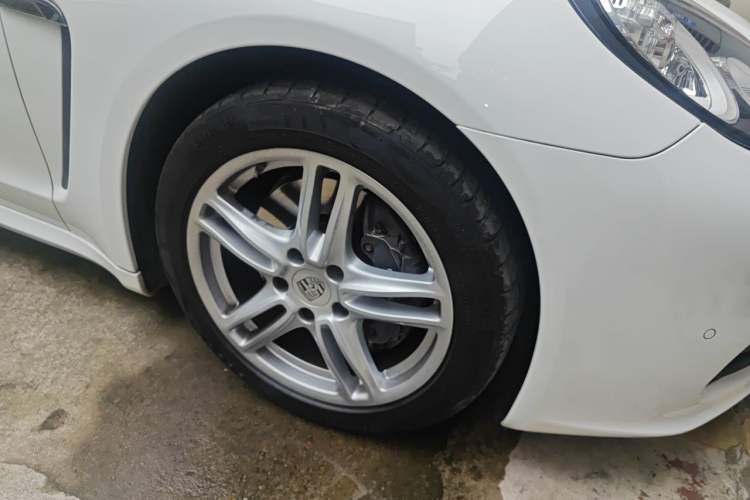 Used Porsche Panamera 2014 Panamera 3.0T Right Front Wheel Hub