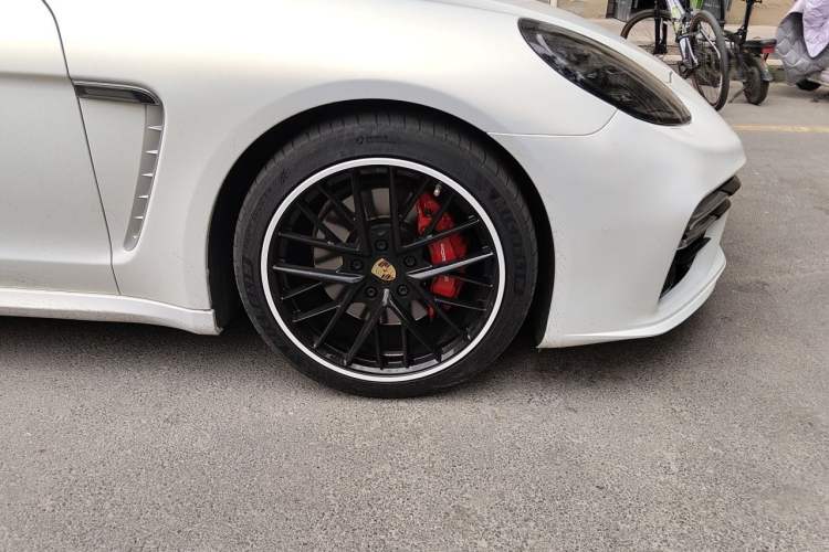Used Porsche Panamera 2014 Panamera Executive 3.0T Right Front Wheel Hub