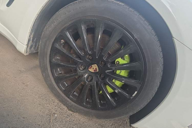 Used Porsche Panamera 2014 Panamera 4 3.0T Right Front Wheel Hub