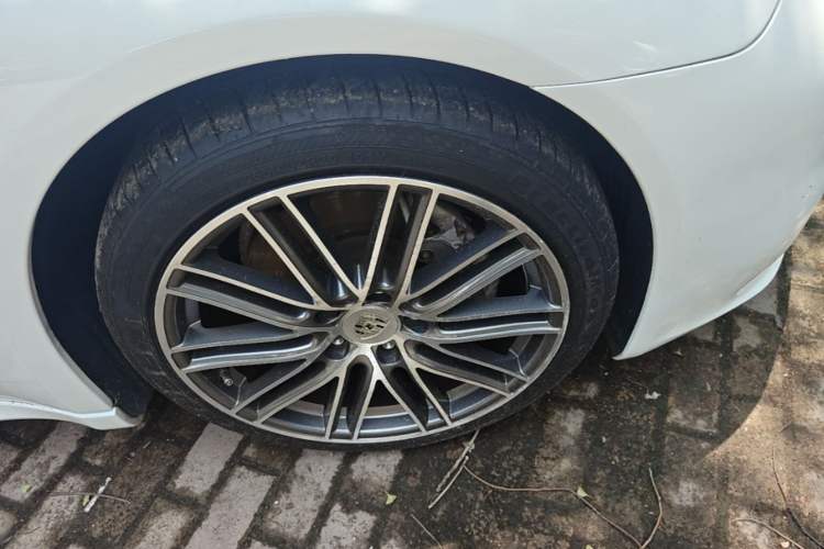 Used Porsche Panamera 2014 Panamera 4 3.0T Right Front Wheel Hub