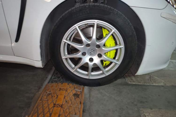 Used Porsche Panamera 2014 Panamera S E-Hybrid 3.0T Right Front Wheel Hub