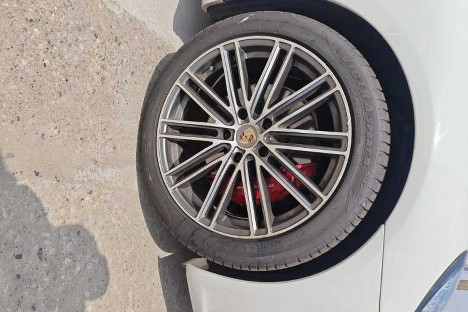 Used Porsche Panamera 2014 Panamera 3.0T Right Front Wheel Hub