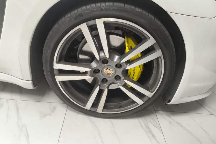 Used Porsche Panamera 2014 Panamera 4 3.0T Right Front Wheel Hub