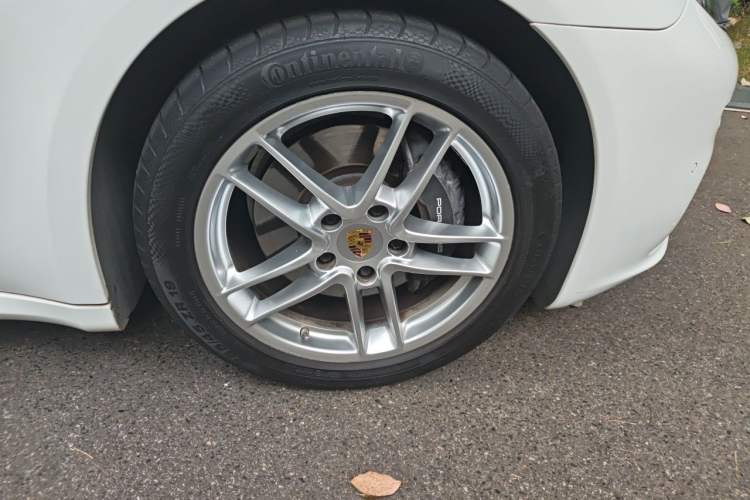 Used Porsche Panamera 2014 Panamera 3.0T Right Front Wheel Hub