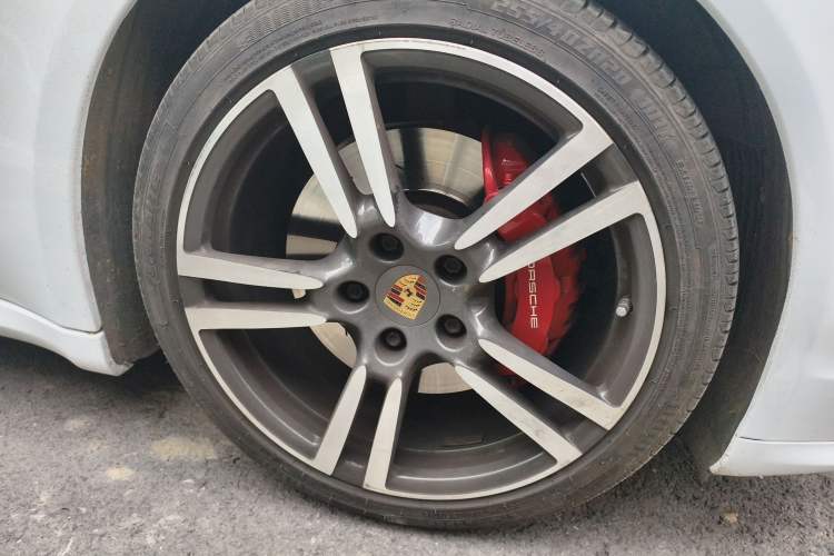 Used Porsche Panamera 2014 Panamera S Executive 3.0T Right Front Wheel Hub