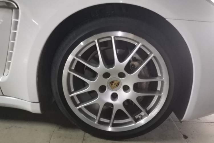 Used Porsche Panamera 2014 Panamera S Executive 3.0T Right Front Wheel Hub