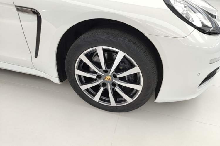 Used Porsche Panamera 2014 Panamera 3.0T Right Front Wheel Hub