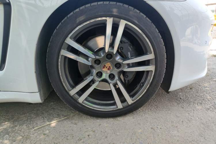 Used Porsche Panamera 2014 Panamera 4 3.0T Right Front Wheel Hub