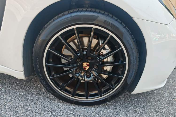 Used Porsche Panamera 2014 Panamera 4S Executive 3.0T Right Front Wheel Hub