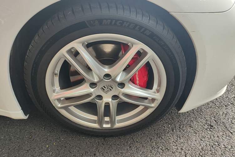 Used Porsche Panamera 2014 Panamera 3.0T Right Front Wheel Hub
