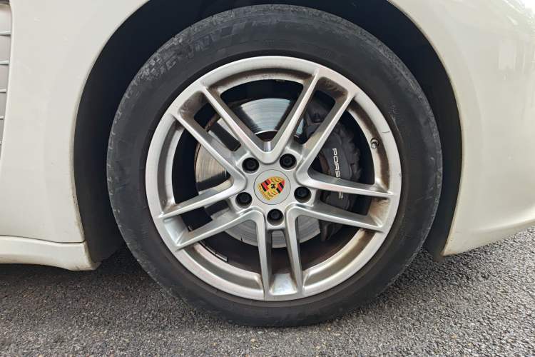 Used Porsche Panamera 2014 Panamera Executive 3.0T Right Front Wheel Hub