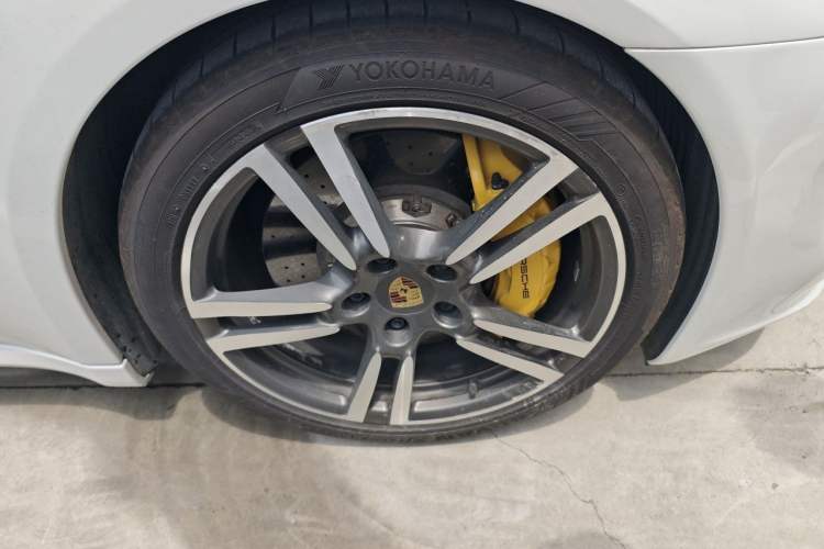 Used Porsche Panamera 2014 Panamera 4S Executive 3.0T Right Front Wheel Hub