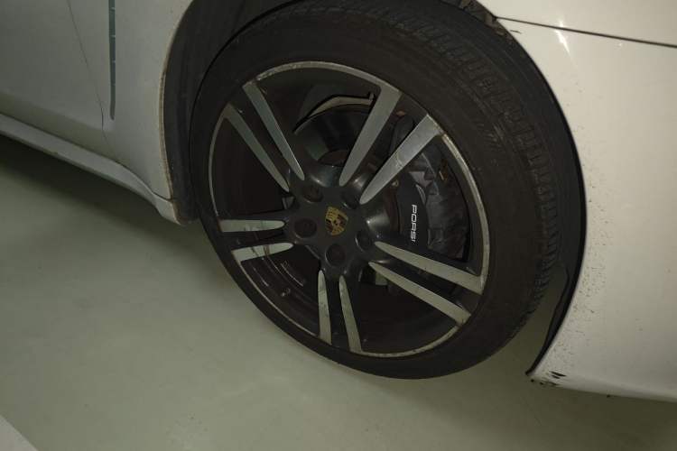 Used Porsche Panamera 2014 Panamera 4 Executive 3.0T Right Front Wheel Hub