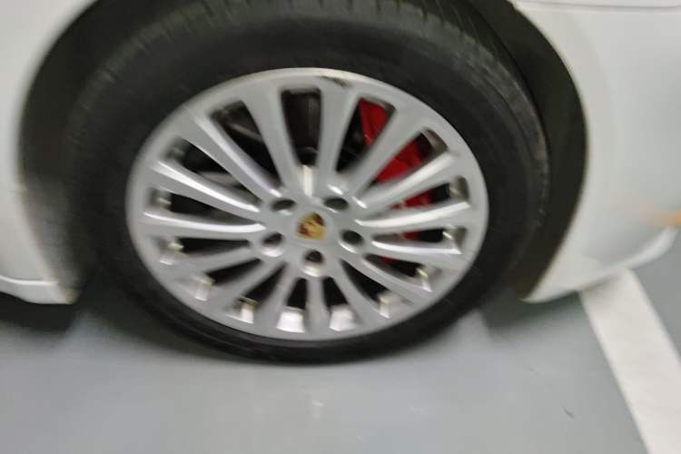 Used Porsche Panamera 2014 Panamera 4 Executive 3.0T Right Front Wheel Hub