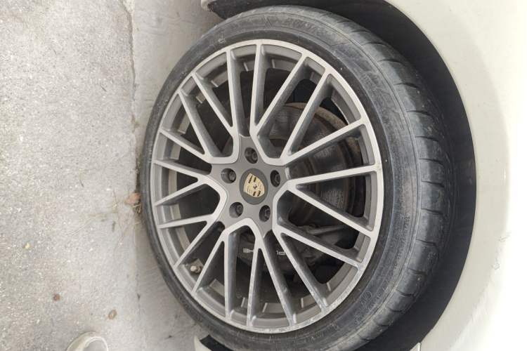 Used Porsche Panamera 2014 Panamera 3.0T Right Front Wheel Hub