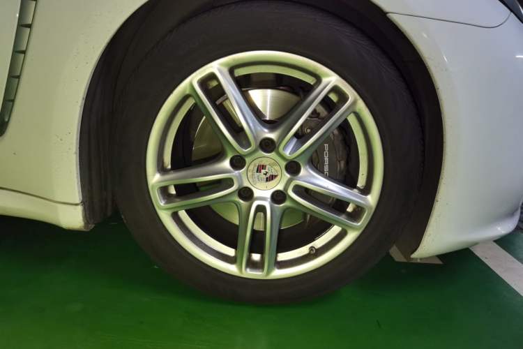 Used Porsche Panamera 2014 Panamera 4 Executive 3.0T Right Front Wheel Hub