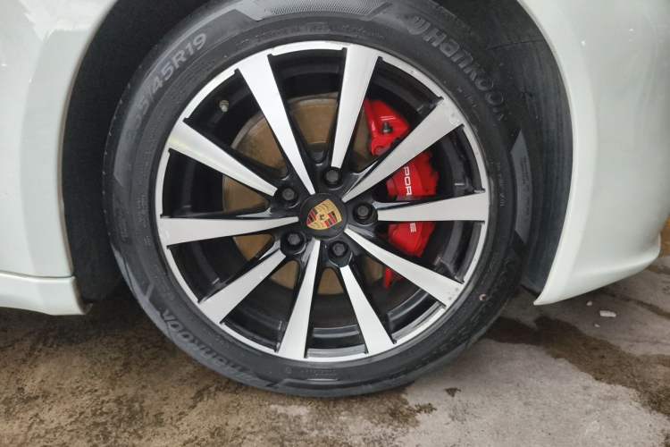 Used Porsche Panamera 2014 Panamera Executive 3.0T Right Front Wheel Hub