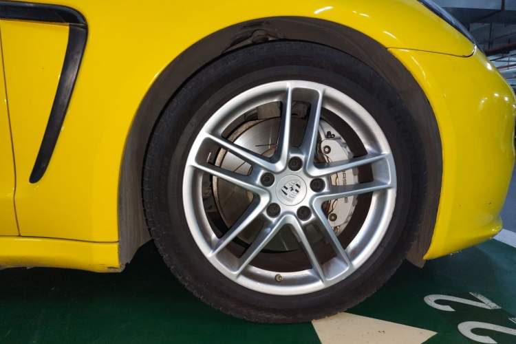 Used Porsche Panamera 2014 Panamera S Executive 3.0T Right Front Wheel Hub