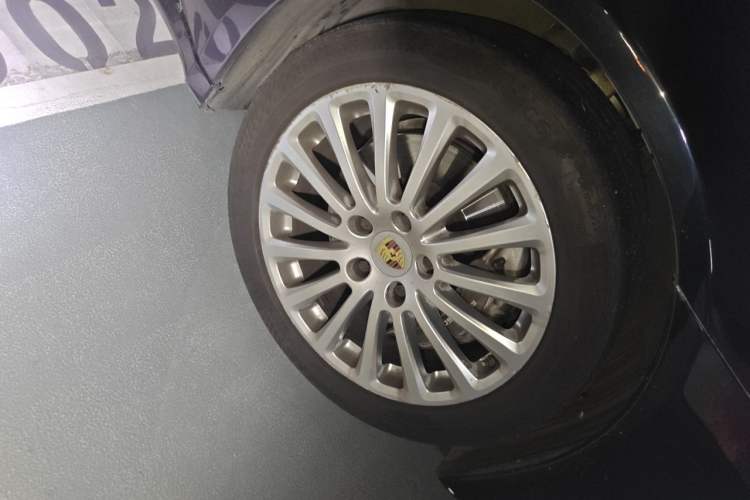 Used Porsche Panamera 2016 Panamera Executive Edition 3.0T Right Front Wheel Hub