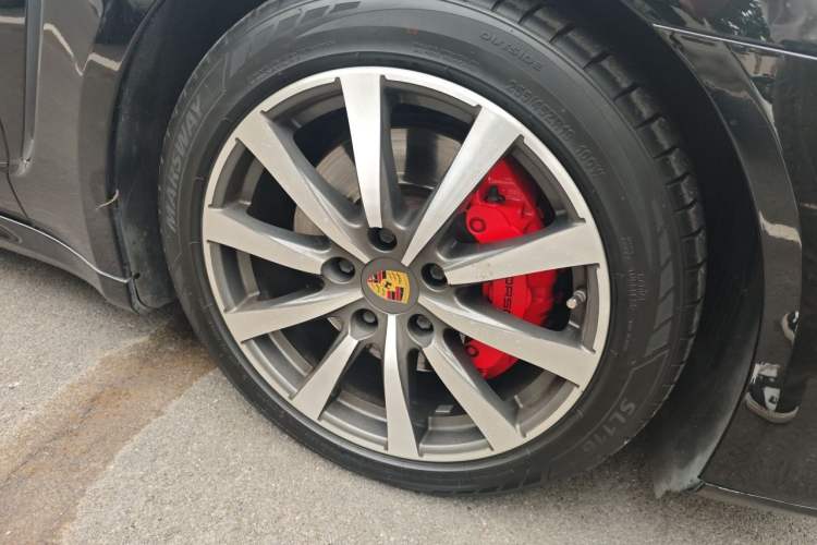 Used Porsche Panamera 2016 Panamera Executive Edition 3.0T Right Front Wheel Hub