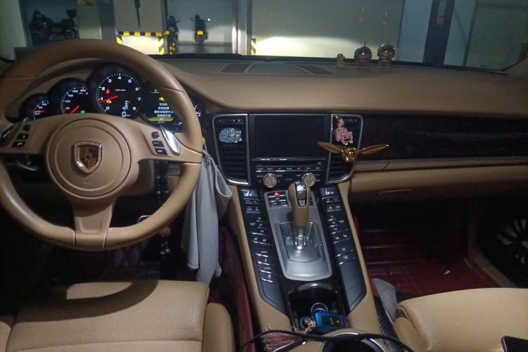 Used Porsche Panamera 2016 Panamera Executive Edition 3.0T Center Console