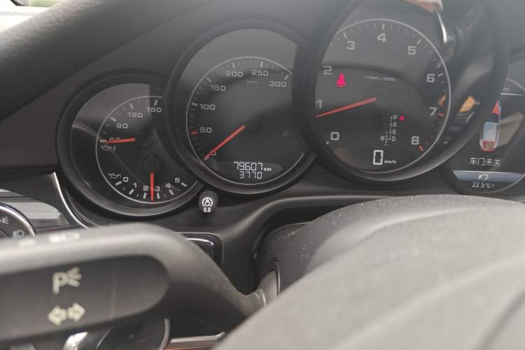 Used Porsche Panamera 2016 Panamera Edition 3.0T Odometer Close Up