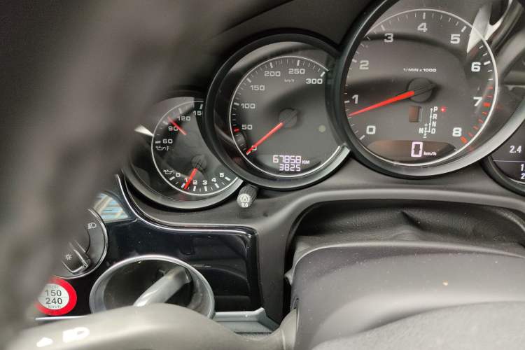 Used Porsche Panamera 2016 Panamera Edition 3.0T Odometer Close Up
