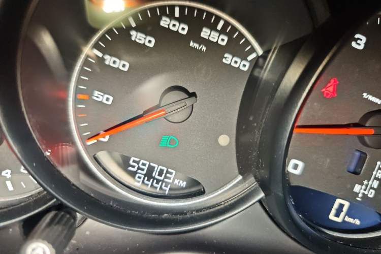Used Porsche Panamera 2016 Panamera Edition 3.0T Odometer Close Up