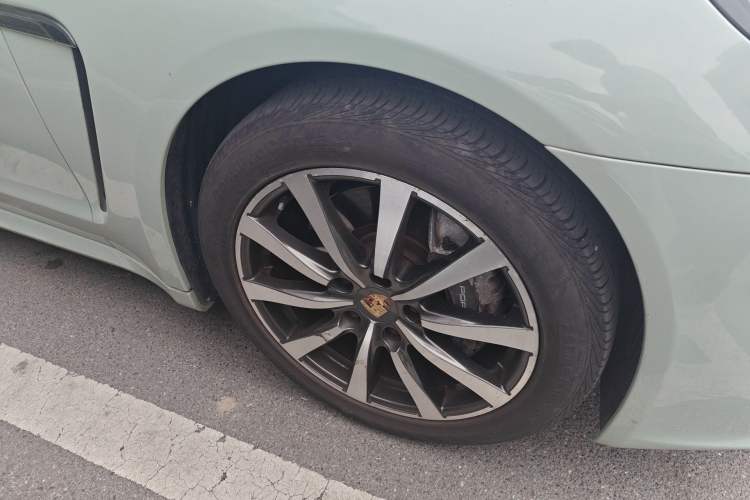 Used Porsche Panamera 2016 Panamera Edition 3.0T Right Front Wheel Hub