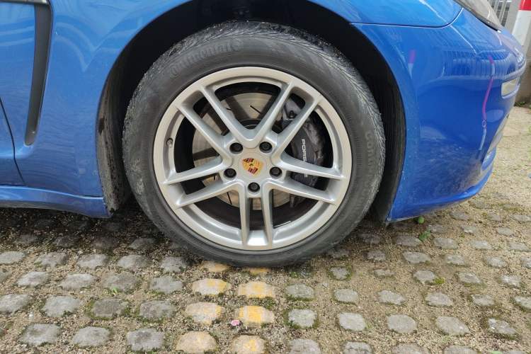 Used Porsche Panamera 2016 Panamera Edition 3.0T Right Front Wheel Hub