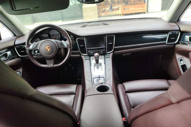Used Porsche Panamera 2016 Panamera Executive Edition 3.0T Center Console