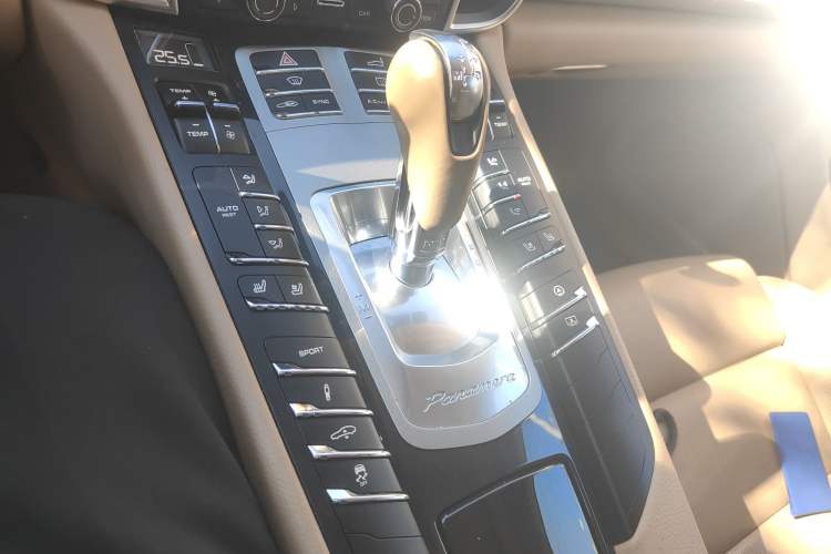 Used Porsche Panamera 2016 Panamera 4 Edition 3.0T Gear Lever