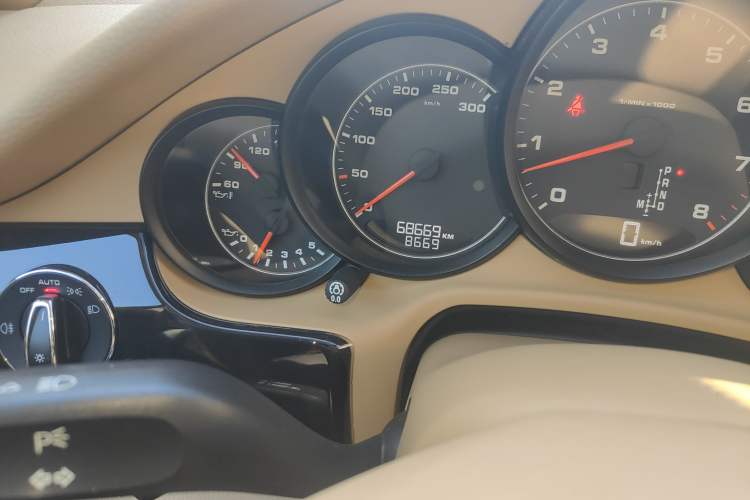 Used Porsche Panamera 2016 Panamera 4 Edition 3.0T Odometer Close Up