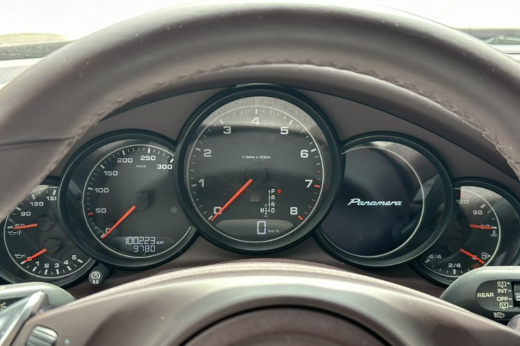 Used Porsche Panamera 2016 Panamera Edition 3.0T Odometer Close Up