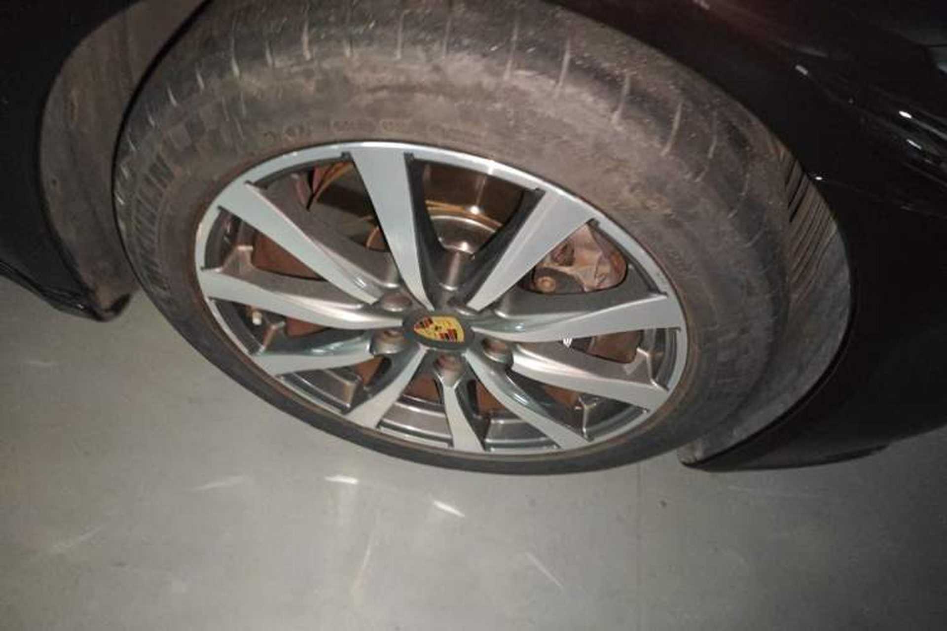 Used Porsche Panamera 2016 Panamera Edition 3.0T Right Front Wheel Hub