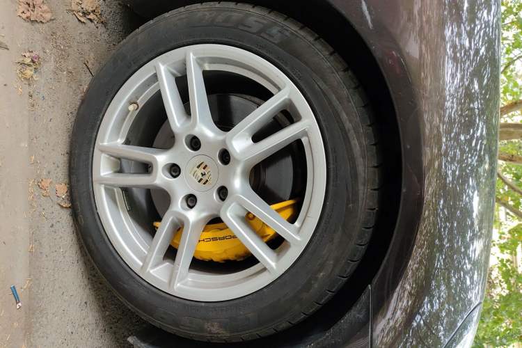 Used Porsche Panamera 2016 Panamera 4 Edition 3.0T Right Front Wheel Hub