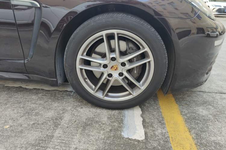 Used Porsche Panamera 2016 Panamera Edition 3.0T Right Front Wheel Hub