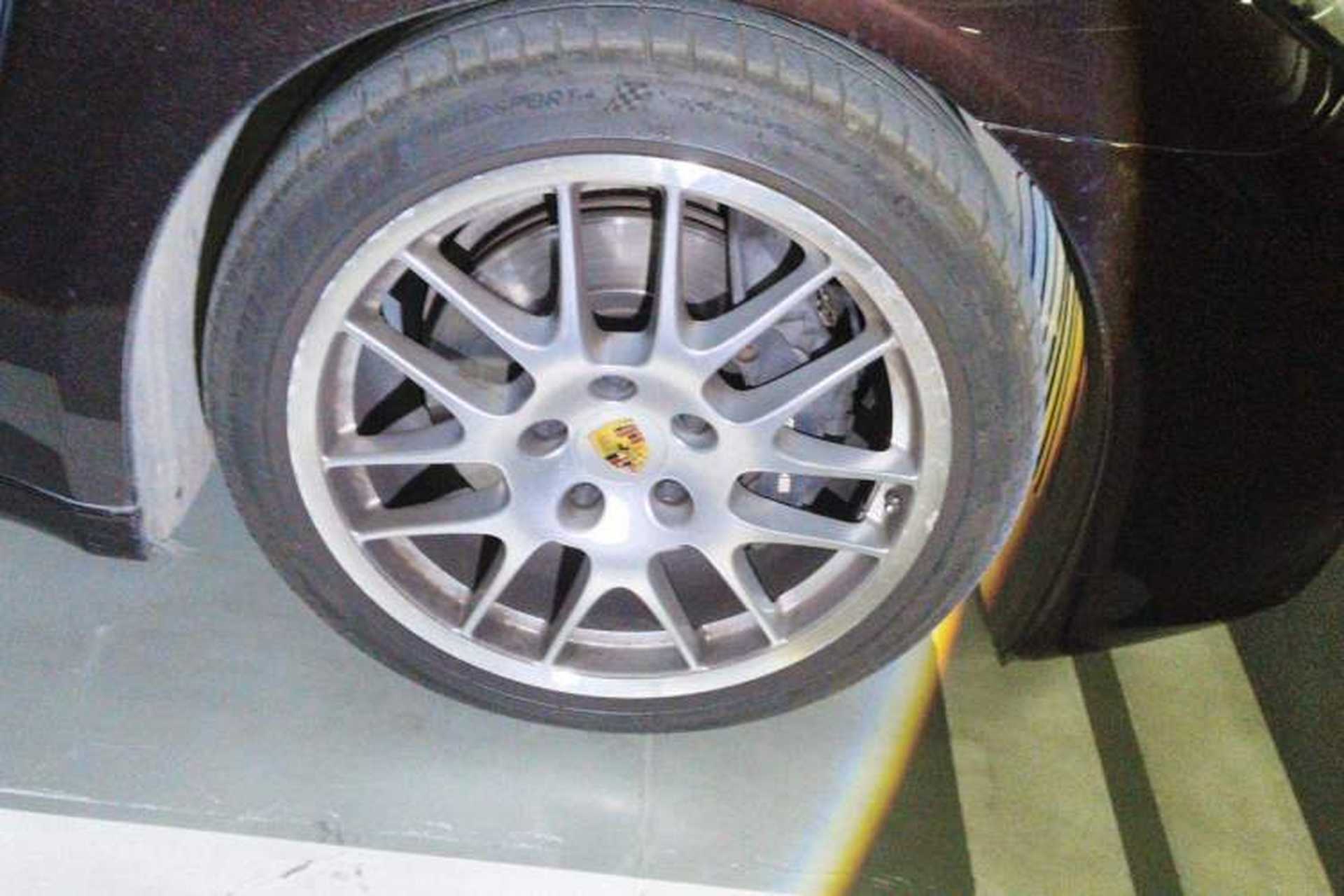 Used Porsche Panamera 2016 Panamera Edition 3.0T Right Front Wheel Hub