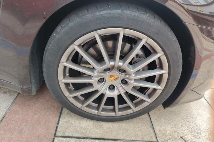 Used Porsche Panamera 2016 Panamera Executive Edition 3.0T Right Front Wheel Hub