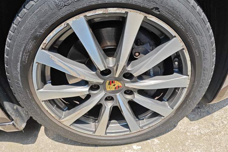 Used Porsche Panamera 2016 Panamera Edition 3.0T Right Front Wheel Hub
