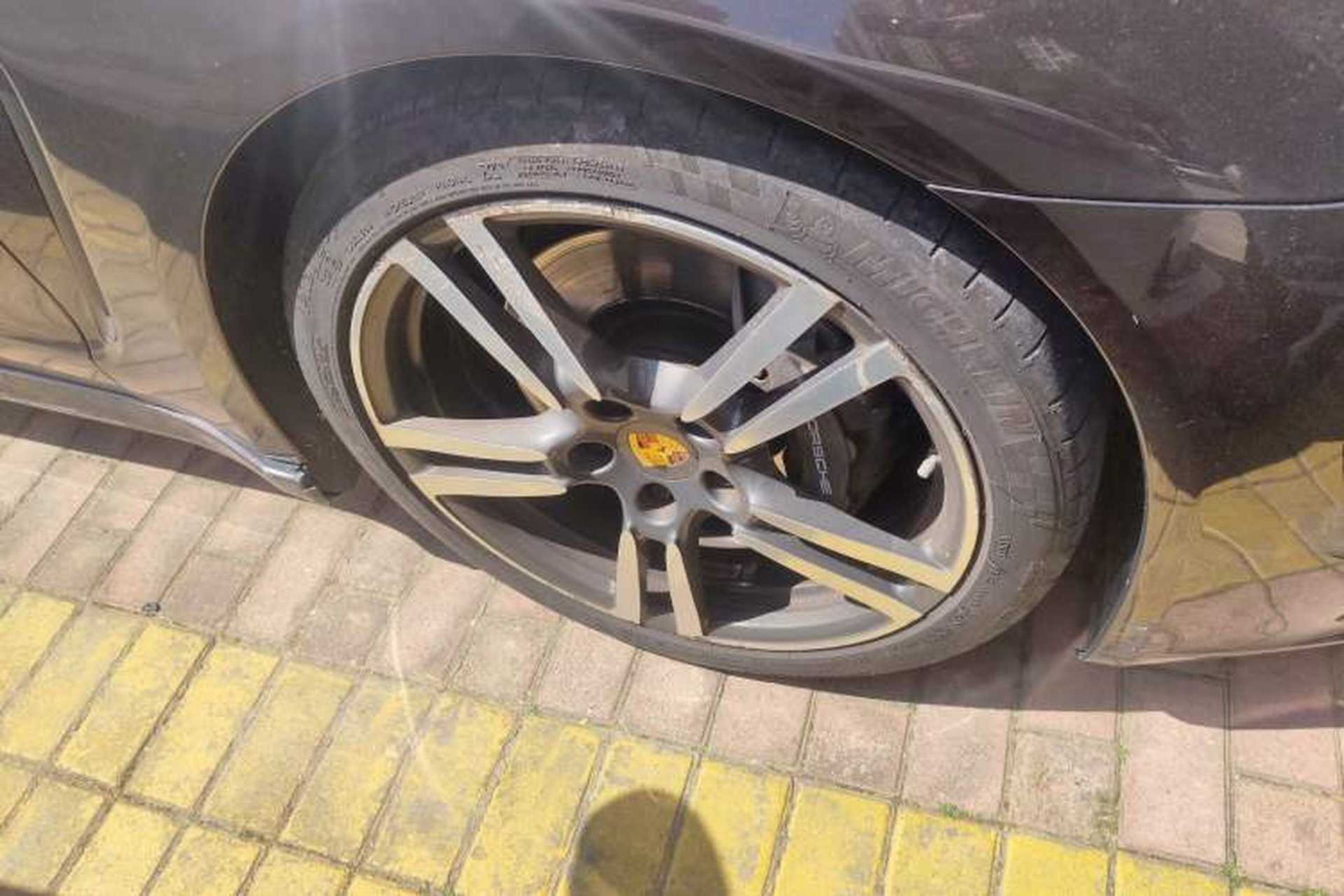 Used Porsche Panamera 2016 Panamera Executive Edition 3.0T Right Front Wheel Hub