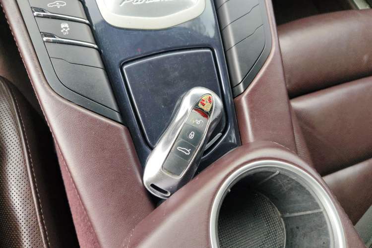 Used Porsche Panamera 2016 Panamera Executive Edition 3.0T Vehicle Key